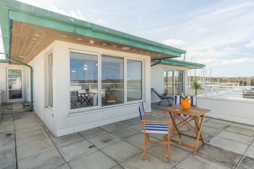 Llanddwyn Penthouse Holiday Apartment