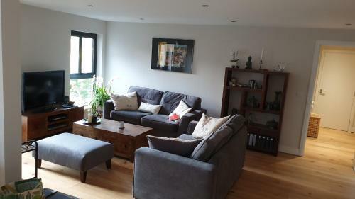 1 Double Guest Bedroom In My Home North Leeds