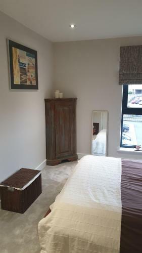 1 Double Guest Bedroom In My Home North Leeds