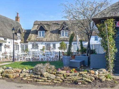 Arthur's River View Cottage