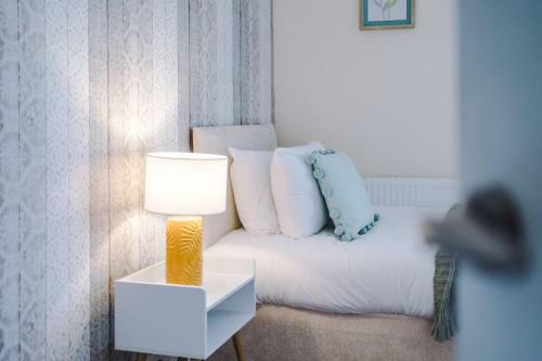 Smart 2 Bedroom Town House In Chester.