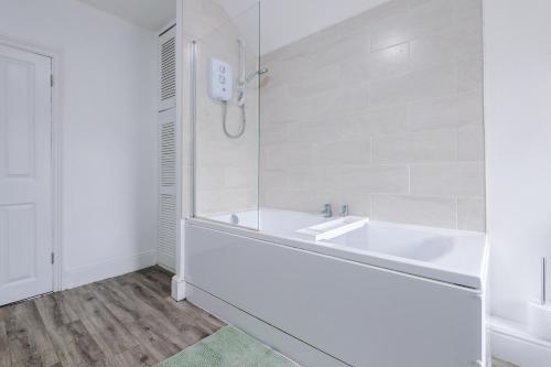 Smart 2 Bedroom Town House In Chester.