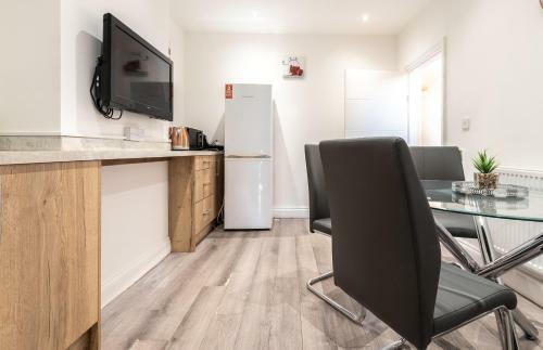 6 Bedroom House - Perfect For Professional Stays