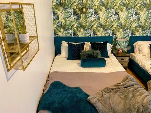 The Boutique Windmill Apartments With Hot Tubs