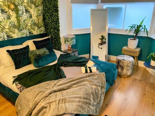 The Boutique Windmill Apartments With Hot Tubs