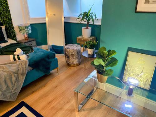 The Boutique Windmill Apartments With Hot Tubs