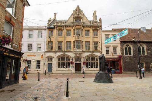 Idyllic City Centre Apartment In Canterbury