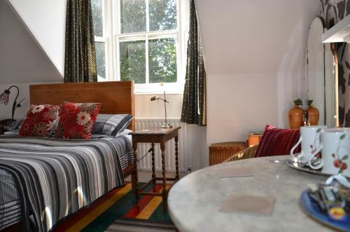 Bed & Breakfast Averon House