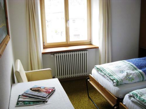 Hostal Hotel Adler Garni