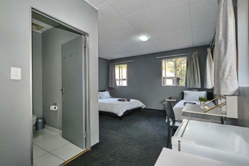 Motel Inn & Out Sandton