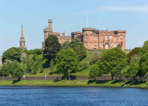 Pinewood Cottage Apartment & B&B Inverness
