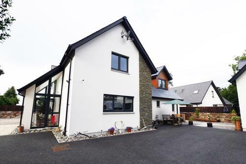 Pinewood Cottage Apartment & B&B Inverness