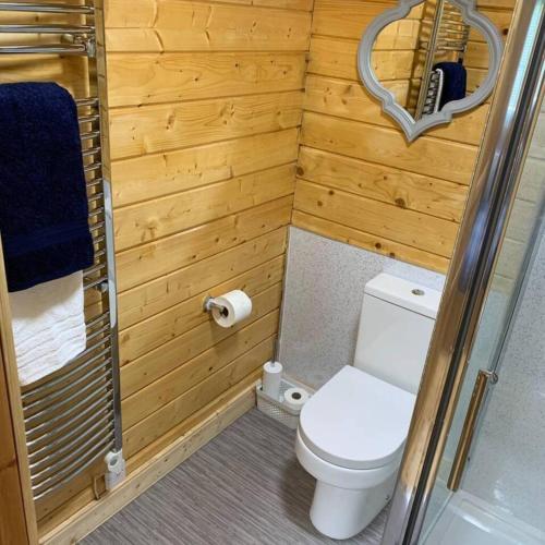 Duncairin Cabin 2 Dog Friendly And Mins From Town
