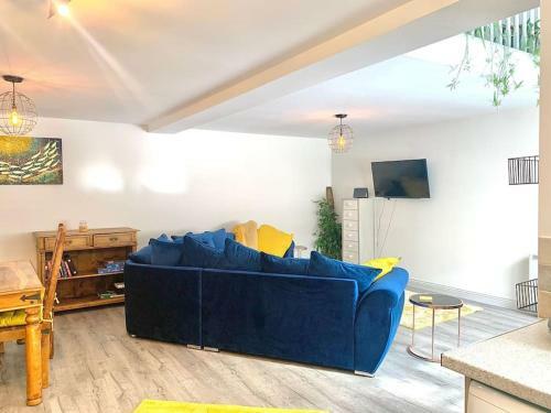 Fresh Modern Two Bedroom Apartment In Kingsbridge.