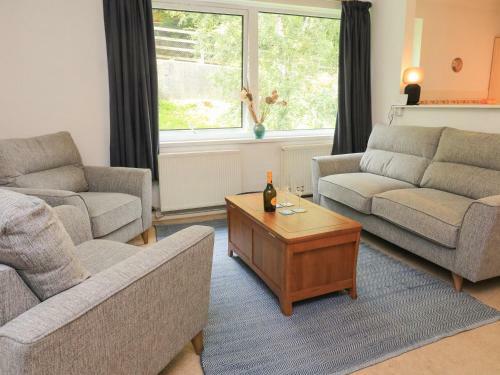 Apartamento 9, Library Court