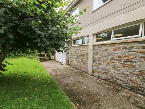 Apartamento 9, Library Court