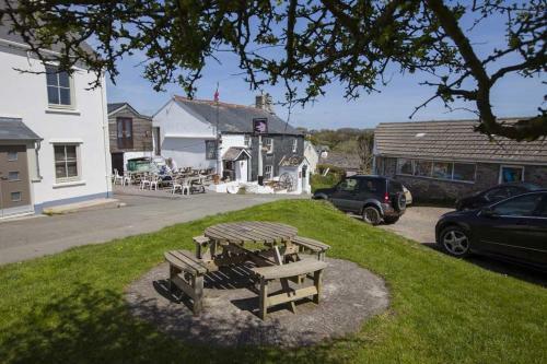 Lower House West - Stunning Coastal Walks, Short Walk To Beach