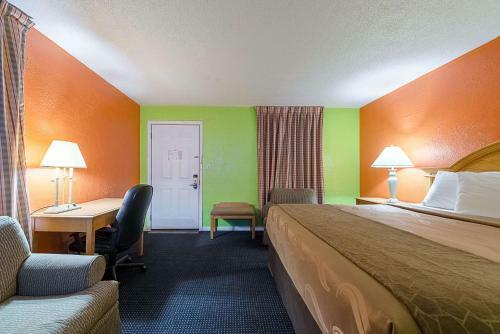 Pinnell Motor Inn Motel
