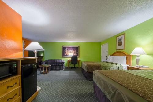 Pinnell Motor Inn Motel