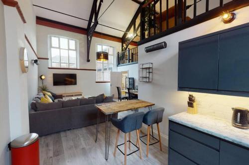 Hu1 Boutique City Apartment- Sleeps 6