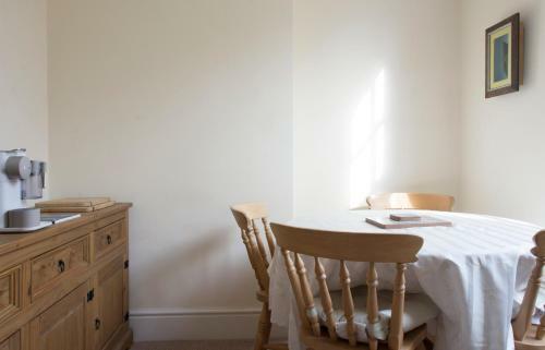 Dale Street Apartments Suite