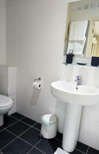 Dale Street Apartments Suite