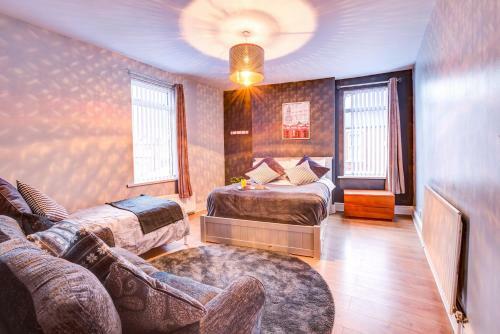 Beautiful 3-bedroom Newcastle Apartment, Sleeps 12