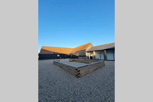 Villa Luxury 4 Bedroom Converted Barn Close To Warner Bro's