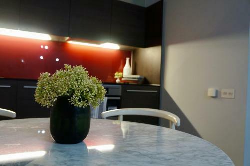 Stylish Highcross 1bed Apartment- Central