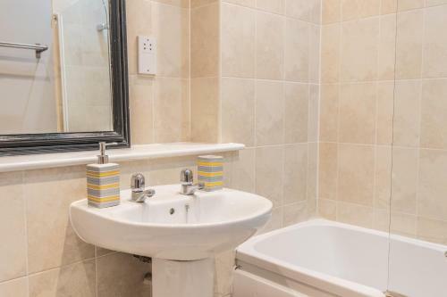 Luxury, Spacious Apartment In City Centre