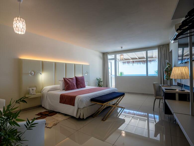 On Hotels Ocean Front (only Adults)