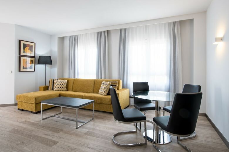 Oliva Nova Golf Beach & Golf Hotel
