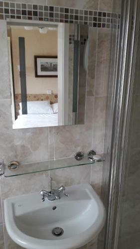 Hostal Bodeuron Guest House