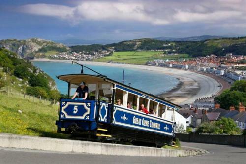 Beautiful Townhouse On The Great Orme, Llandudno Pet Friendly