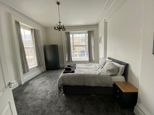 Spacious First Floor 3 Bed Mostyn Street Apartment