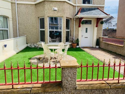 The Snug Garden Apartment