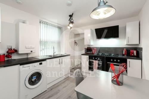 Lush Apartment 5 Bedroom House - Wbr