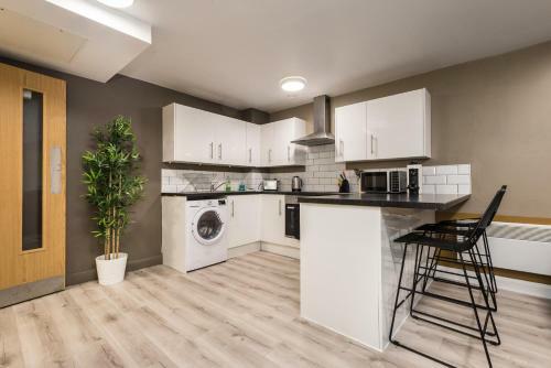 Large Modern Apartment - 3 Bedrooms 3 Bathrooms - Netflix - Central