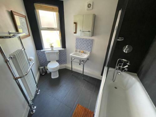 Apartamento Charming Hidden Gem - 3 Bedroom Home Away From Home