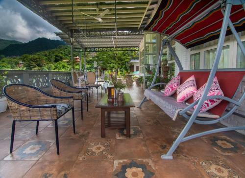 Rustic Art Deco Boutique Villa With Stunning Views By Wanderlust