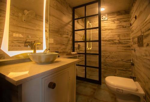 Rustic Art Deco Boutique Villa With Stunning Views By Wanderlust