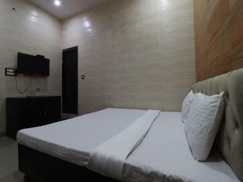 Oyo Flagship 87401 Hotel Kamal
