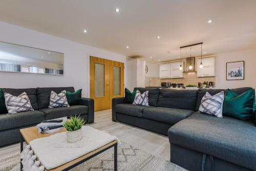 Charming 2 Bedroom In Central Lpl - Parking Included!
