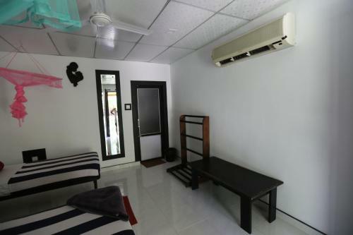 Eco Hotel Black & White - Anuradhapura