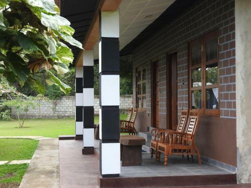 Eco Hotel Black & White - Anuradhapura