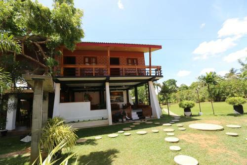 Eco Hotel Black & White - Anuradhapura