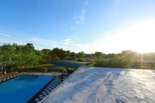 Eco Hotel Black & White - Anuradhapura