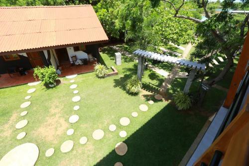 Eco Hotel Black & White - Anuradhapura