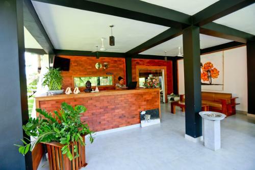 Eco Hotel Black & White - Anuradhapura