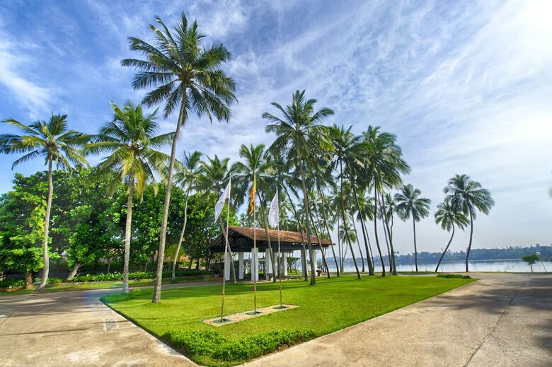 Hotel Avani Kalutara Resort